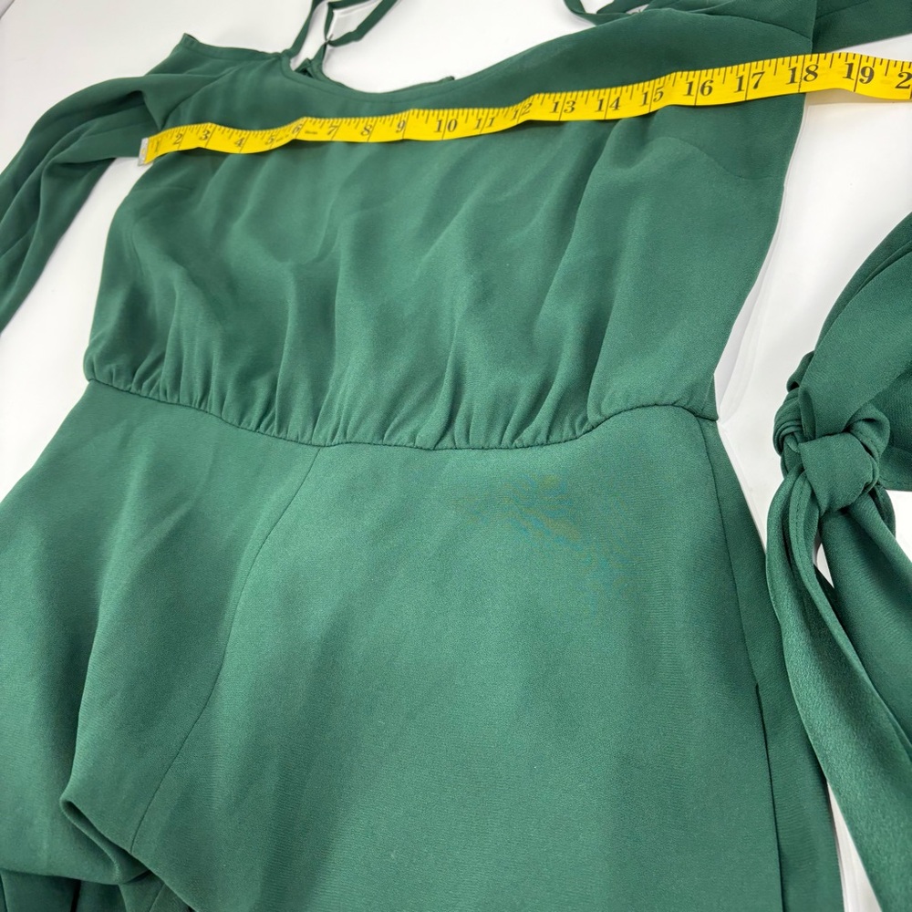 BCBG MAXAZRIA JORDANE Chic Green Cold-Shoulder Jumpsuit with Wide-Leg XS - Picture 10 of 13